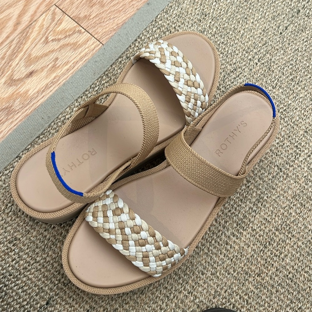 Rothys The Lightweight Wedge Sandal in light Sand size 9